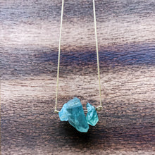 Cargar imagen en el visor de la galería, Rough Aquamarine Cluster 14K Gold-fill Curb Chain Necklace
