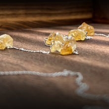 Cargar imagen en el visor de la galería, Gorgeous clusters of rough Citrine gemstones are strung along a dainty sterling silver curb chain and finished with a vintage-inspired pearl box clasp. An edgy yet sophisticated and modern piece, this super long (43 inches) Citrine station necklace is perfect for wearing on its own or as as a part of a layering stack. 
