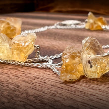 Cargar imagen en el visor de la galería, Gorgeous clusters of rough Citrine gemstones are strung along a dainty sterling silver curb chain and finished with a vintage-inspired pearl box clasp. An edgy yet sophisticated and modern piece, this super long (43 inches) Citrine station necklace is perfect for wearing on its own or as as a part of a layering stack. 
