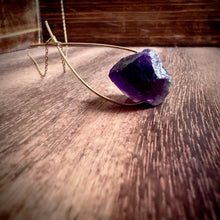 Cargar imagen en el visor de la galería, Amethyst Gold Loop Pendant Necklace
