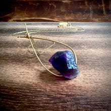 Cargar imagen en el visor de la galería, Amethyst Gold Loop Pendant Necklace
