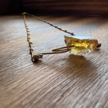 Cargar imagen en el visor de la galería, Raw Citrine Gold Pendant Necklace
