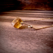 Cargar imagen en el visor de la galería, Raw Citrine Gold Pendant Necklace
