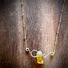 Cargar imagen en el visor de la galería, Raw Citrine Gold Pendant Necklace
