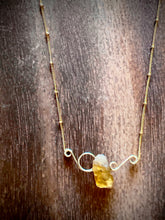 Cargar imagen en el visor de la galería, Raw Citrine Gold Pendant Necklace
