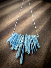 Cargar imagen en el visor de la galería, Blue Kyanite Cluster Sterling Silver Necklace
