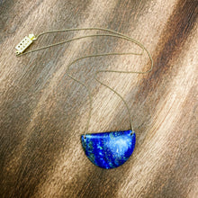 Cargar imagen en el visor de la galería, Lapis Lazuli is known as the stone of friendship and a crystal of truth. This natural lapis lazuli gemstone is deep blue in color with striking reflective gold flakes throughout. It is strung onto a dainty 14K GF chain and finished with a vintage-inspired pearl box clasp. 
