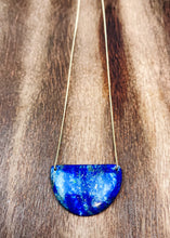 Cargar imagen en el visor de la galería, Lapis Lazuli is known as the stone of friendship and a crystal of truth. This natural lapis lazuli gemstone is deep blue in color with striking reflective gold flakes throughout. It is strung onto a dainty 14K GF chain and finished with a vintage-inspired pearl box clasp. 
