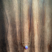 Cargar imagen en el visor de la galería, A pastel purple crystal point of Fluorite hangs from a hammered 14K gold-fill half-circle pendant and is strung along a dainty 14K gold-fill curb chain, then finished with a vintage-inspired pearl box clasp. 
