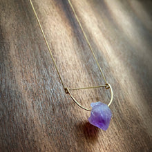 Cargar imagen en el visor de la galería, A pastel purple crystal point of Fluorite hangs from a hammered 14K gold-fill half-circle pendant and is strung along a dainty 14K gold-fill curb chain, then finished with a vintage-inspired pearl box clasp. 
